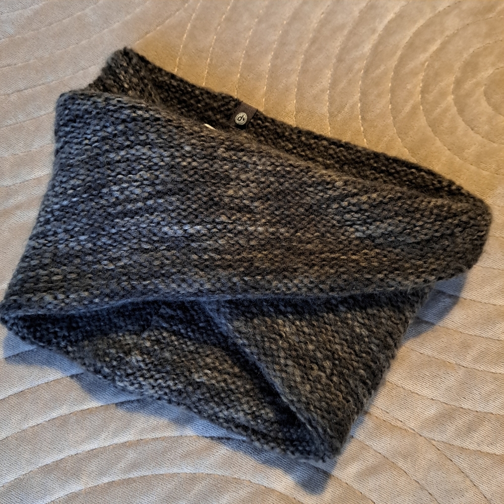 Pistil neck warmer